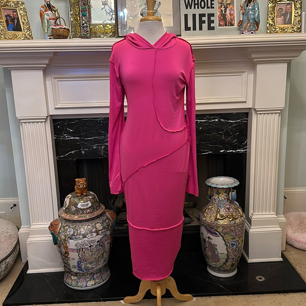 NWT “Barlahlsen” Barbie pink midi, hooded, split sleeve bodycon dress